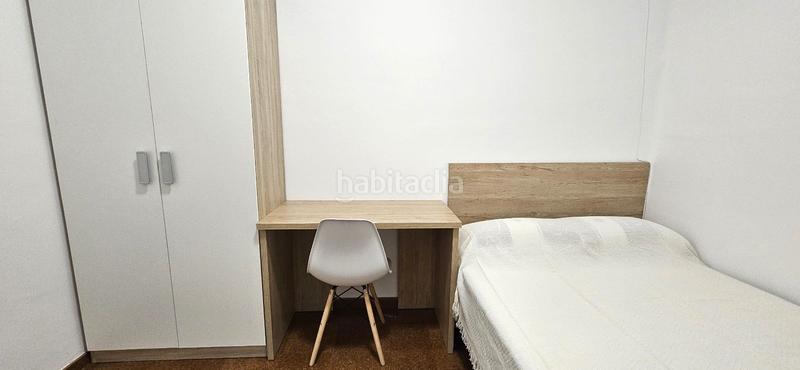 Foto 3f5a3d3e-b7fa-4c8f-a3c3-ea349328938b. Alquiler piso guilleries plaça del diamant en Vila de Gràcia Barcelona