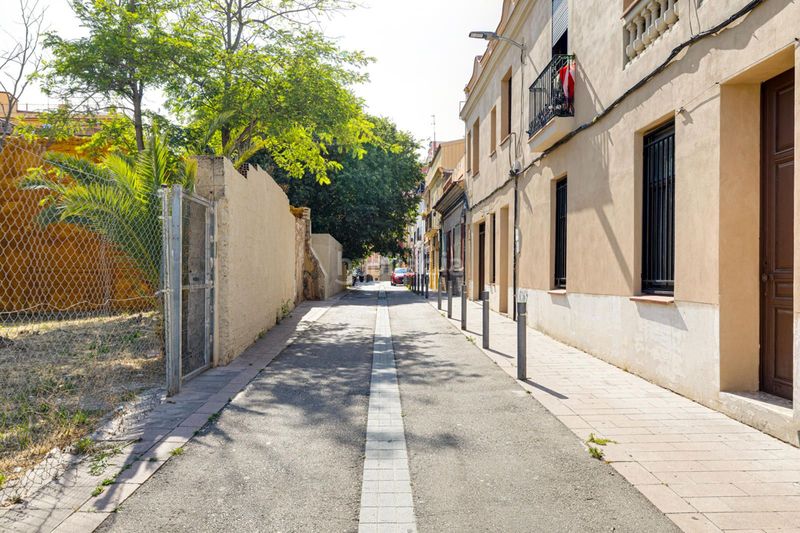 Foto 8eb4af68-ac54-447d-a91b-9b0f7b745c99. Edifici a Safaretjos Santa Coloma de Gramenet