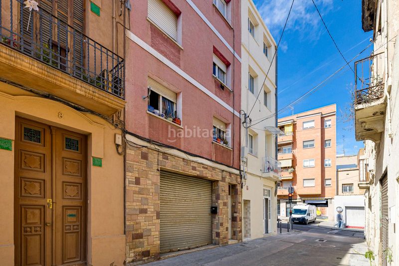 Foto b20b3a9a-062d-4251-bda7-400d8563a386. Edifici a Safaretjos Santa Coloma de Gramenet