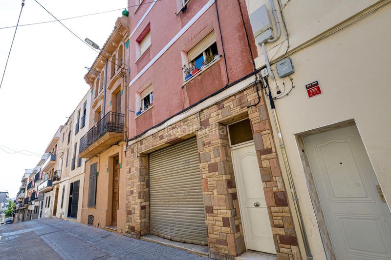 Foto c57ce4f1-5200-4045-b33c-1334dc8b5ad5. Edifici a Safaretjos Santa Coloma de Gramenet