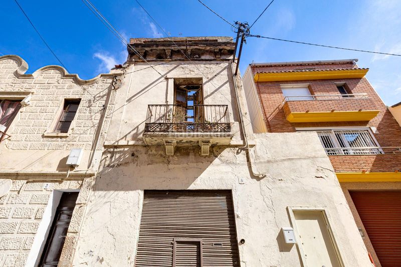 Foto cf67210b-f065-4e2b-a834-70d42fe483c6. Edifici a Safaretjos Santa Coloma de Gramenet