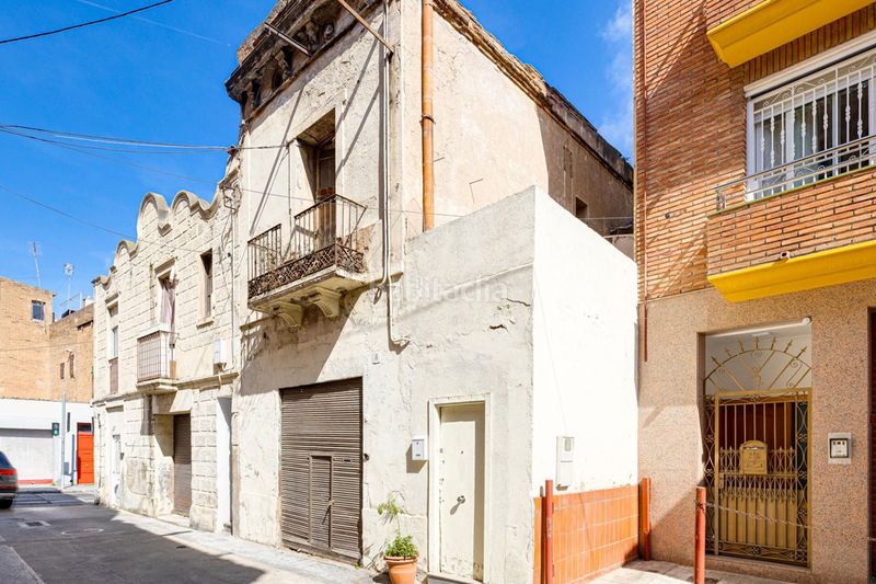 Foto ea3d44e3-abd1-439d-bad1-b4120f1150f3. Edifici a Safaretjos Santa Coloma de Gramenet