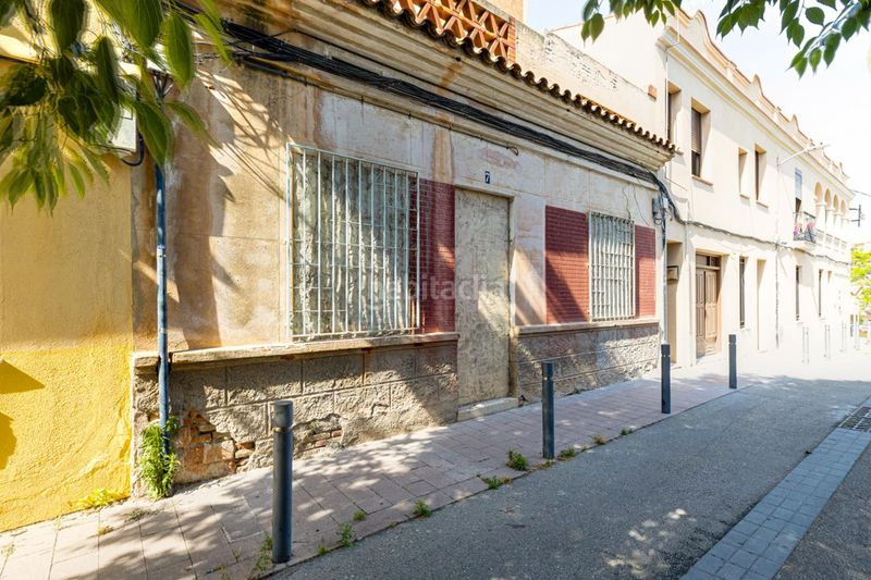 Foto fcc49d80-72ba-46a6-89b6-a068dd36ae08. Edifici a Safaretjos Santa Coloma de Gramenet