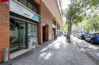 Lloguer Local Comercial  Napols. Napols  consell de cent