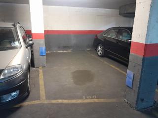 Aparcament cotxe a Comtes de bell-lloc 82. Comtes de bell.lloc  puiggari