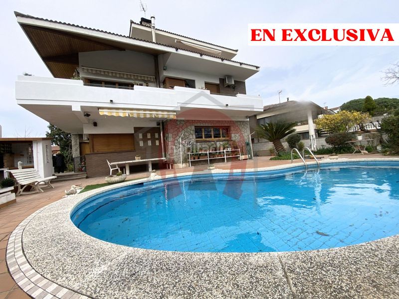 Foto ac86ff6c-914a-4444-a523-d09786d8f5c5. Casa amb aparcament piscina a Palau-solità i Plegamans