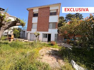 House in Palau-solità i Plegamans. Dos viviendas en una parcela