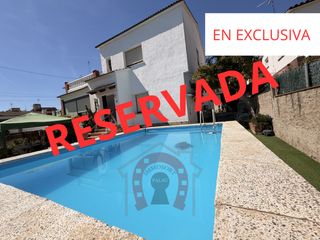Chalet in Palau-solità i Plegamans. Chalet con piscina en palau (can falguera)