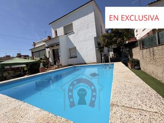 Chalet à Palau-solità i Plegamans. Chalet con piscina en palau (can falguera)