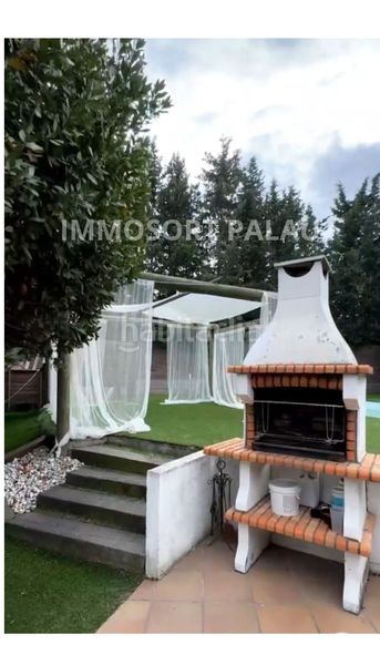 Foto ab855a9a-6b17-4055-a479-a81e6d83ff91. Xalet amb xemeneia piscina a Lliçà d´Amunt
