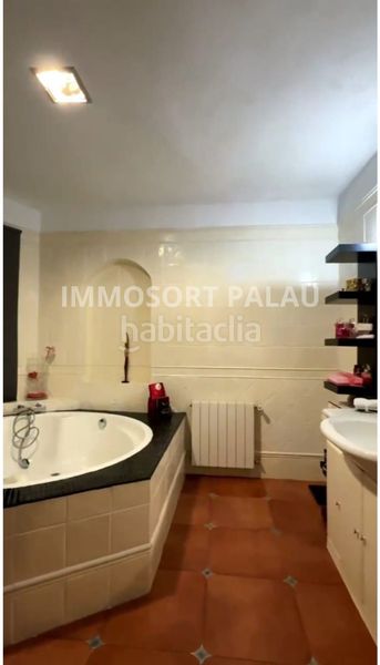 Foto fb90da41-4aad-42e5-92d8-db701fa90c56. Xalet amb xemeneia piscina a Lliçà d´Amunt