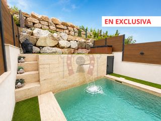 Maison jumelée à Palau-solità i Plegamans. Casa adosada con pisicina en can riera