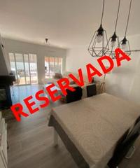 Casa adossada a Palau-solità i Plegamans. Casa adosada de obra vista en can maioll