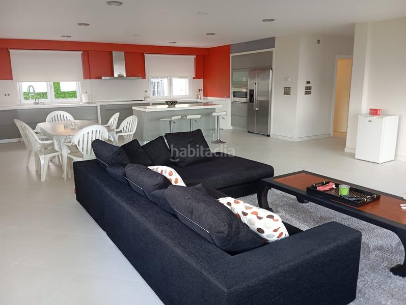 Foto a1ef76fc-a1f2-4c43-9f5a-7bb342d96bf5. Miete chalet in n/a in Carballo