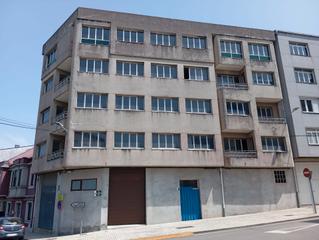 Edifici a Rúa saturnino cuiñas 12. Edificio en carballo para reformar