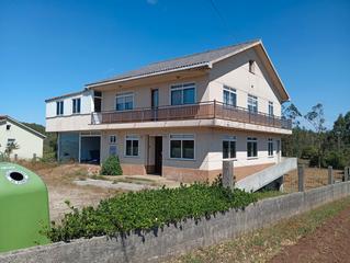 Casa a Coristanco 19. Casa para entrar a vivir con bar debajo en campelo, coristanco