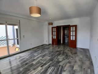 Lloguer Pis  Avenida alcalde federico molina orta. Magnífico piso con terraza