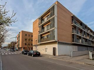 Local Comercial  Juan ramón jiménez. Local de 324m2 en palau solità i plegamans