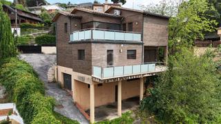Casa  Sant  agustí. Chalet unifamiliar de 269 m en llinars del vallès
