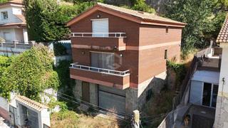 Haus  De castella la manxa, santa maria de vilalba. Chalet en villalba  abrera con impresionantes vistas a montserra