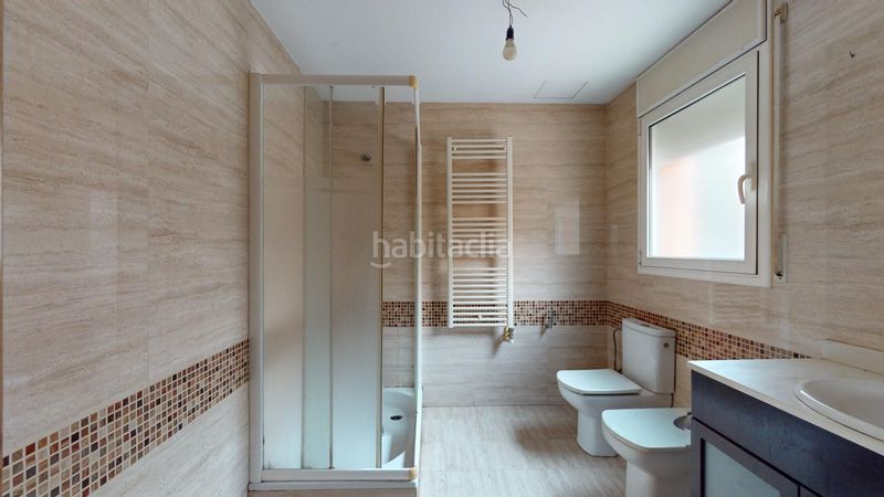 Foto f855c25b-a238-4c9b-a3db-3e3cedca82b5. Casa amb aparcament a Torre Baró Barcelona