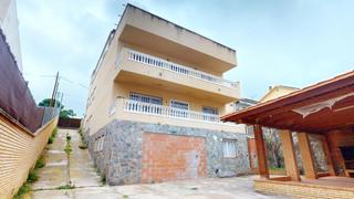 Casa  Mare de du de la merc. Chalet 6 dormitorios en castellar del valls