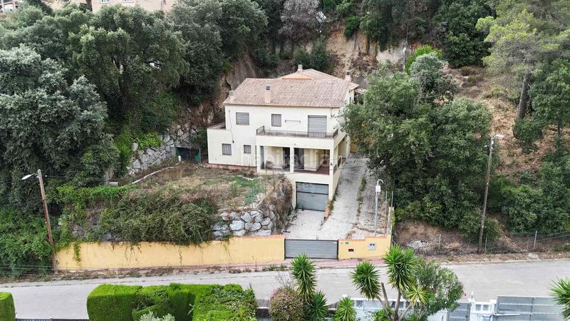 Foto dbe8a3f4-2bb0-48d5-944e-bf4d96d42cf9. Casa amb aparcament a Can Massuet del Far Dosrius