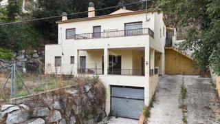 Casa  Castell dosrius. Casa en calle 7 habitaciones, 3 salones y 4 baos castell dosriu