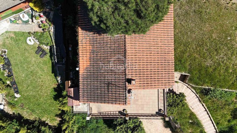 Foto 00af12d3-c3df-4253-aebf-75ec693a7e34. Casa amb aparcament a Llinars del Vallès