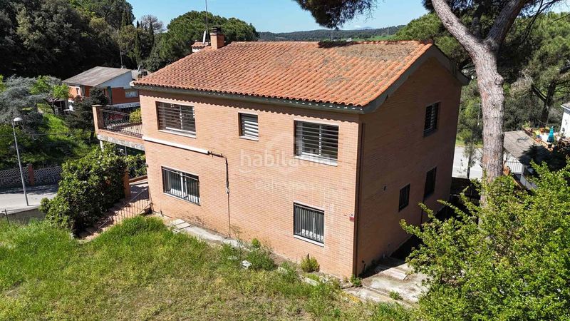 Foto 023a7342-1ea2-4297-a331-83718363fc09. Casa amb aparcament a Llinars del Vallès