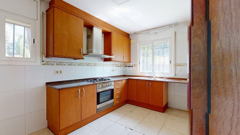 Foto 2e44bfcf-b390-4cdd-b90f-19f01f2aa37e. Casa amb aparcament a Llinars del Vallès