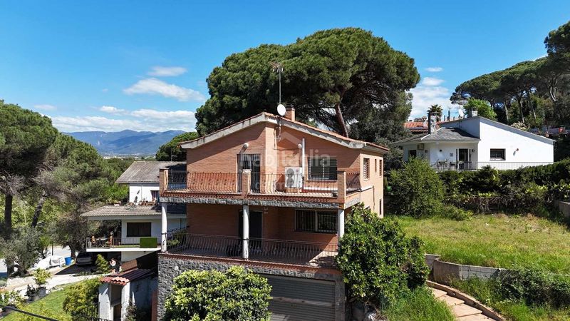 Foto 36714346-67e6-42b5-993a-f4d98efaa932. Casa amb aparcament a Llinars del Vallès