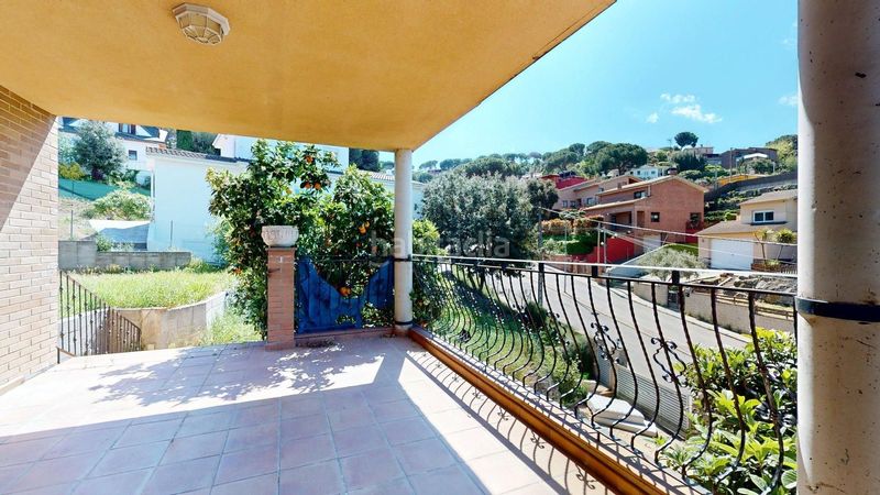 Foto 3f0daacb-a02c-4b36-8ccb-cb34888625af. Casa amb aparcament a Llinars del Vallès