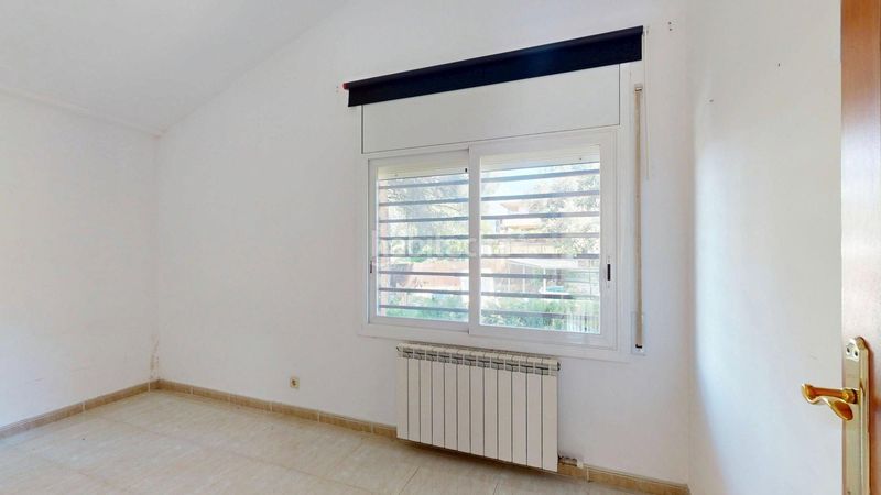 Foto 5b91f47f-b320-48e8-9f66-c629c2082b90. Casa amb aparcament a Llinars del Vallès