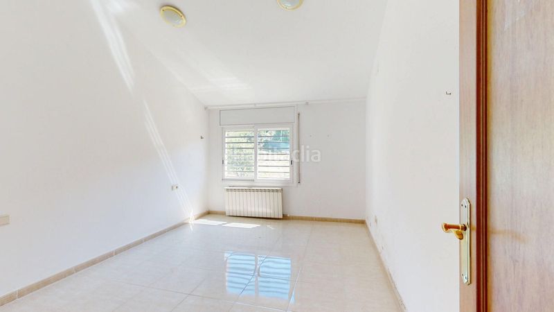 Foto 8e225335-4eeb-4d3f-8d4e-1e38d0922098. Casa amb aparcament a Llinars del Vallès