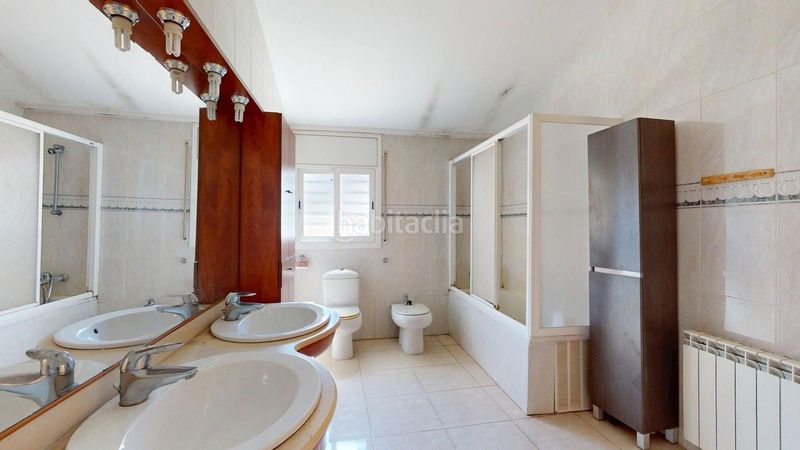 Foto 9a9b36f3-d28d-4c04-a030-43af8c6462ce. Casa amb aparcament a Llinars del Vallès