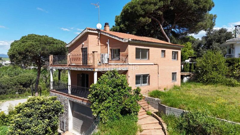 Foto ace26c6d-80cd-40b4-a9c9-fa33671e6ff4. Casa amb aparcament a Llinars del Vallès