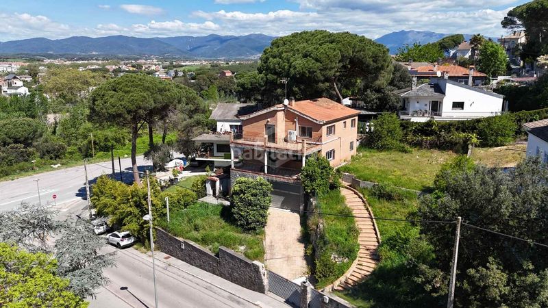 Foto ccd96035-85c7-41d4-a5d6-eaece72f53f0. Casa amb aparcament a Llinars del Vallès