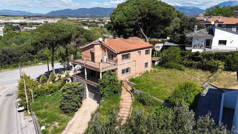 Foto d3b16316-bf20-4381-b973-72d9a9d0e1b5. Casa amb aparcament a Llinars del Vallès