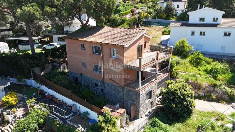 Foto d6d12062-e8f8-4239-a3ae-01e74da5cf4b. Casa amb aparcament a Llinars del Vallès