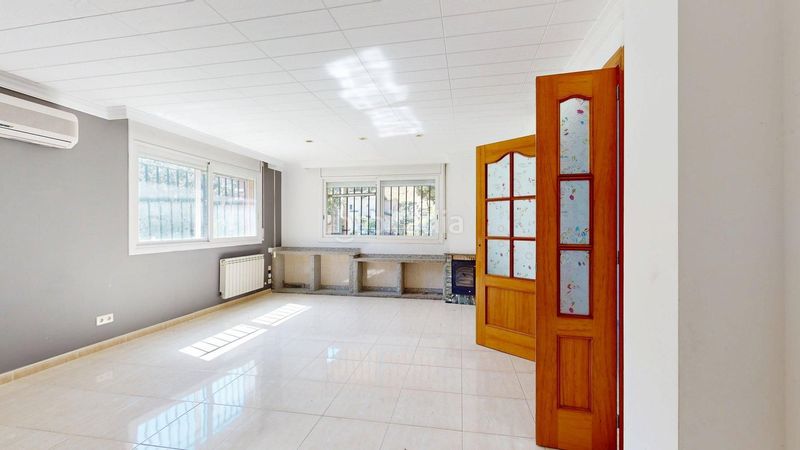 Foto dc131038-699b-4f65-8569-53e638a1fa91. Casa amb aparcament a Llinars del Vallès