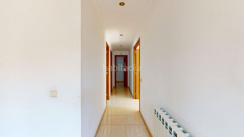 Foto ea7a9355-34b6-400f-9654-e05b8892ebbb. Casa amb aparcament a Llinars del Vallès