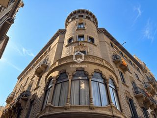 Pis  Fius i pala. Exclusivo ático de 251 m con terraza en el corazón de manresa