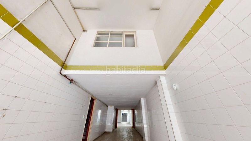 Foto c410b32b-a2f3-4dec-b18b-e8c7d4677261. Local comercial a Centre Sant Joan Despí