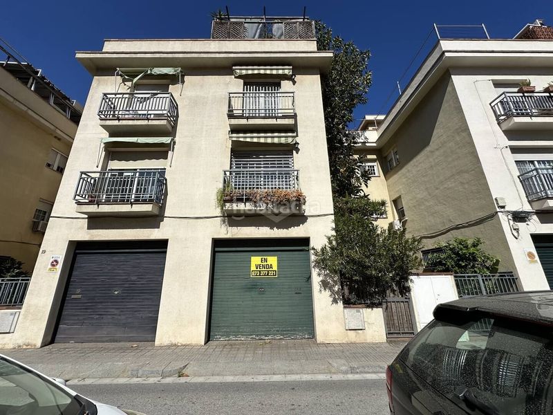 Foto 18107c5a-7f65-44d8-b401-568ab1d08fb4. Casa adossada amb aparcament a Centre Prat de Llobregat (El)
