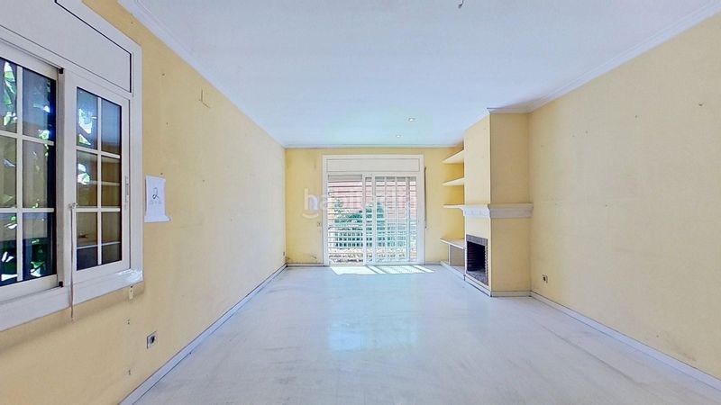 Foto 673a34bb-f6f1-459e-99bd-ad28f56e4101. Casa adossada amb aparcament a Centre Prat de Llobregat (El)