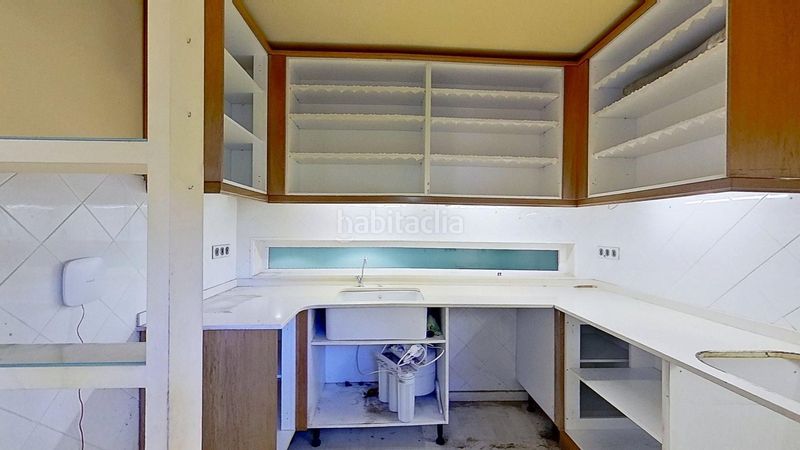 Foto bf0d867f-c47a-4e3a-83d7-86cd52c4e17f. Casa adossada amb aparcament a Centre Prat de Llobregat (El)