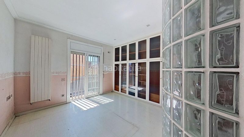 Foto ff9e263f-0811-4bd7-903c-3957a86e8e25. Casa adossada amb aparcament a Centre Prat de Llobregat (El)