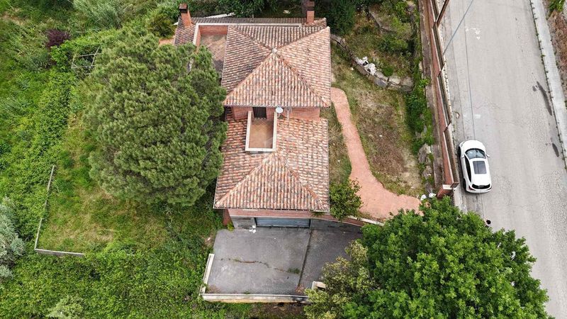 Foto 527263d8-b640-4e76-89fb-530cb5aad9c1. Casa amb aparcament a Vilanova del Vallès