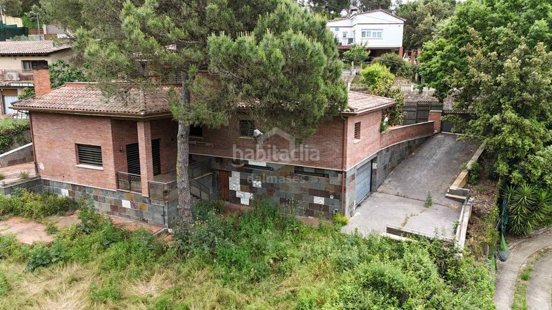 Foto 61c36014-50fd-452f-8bb3-7dc2758f2a73. Casa amb aparcament a Vilanova del Vallès